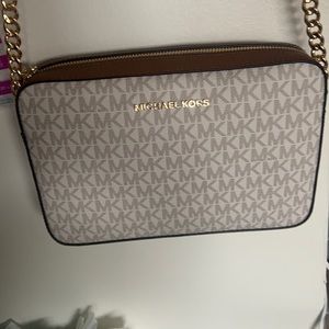 Michael kors jet set brand new purse